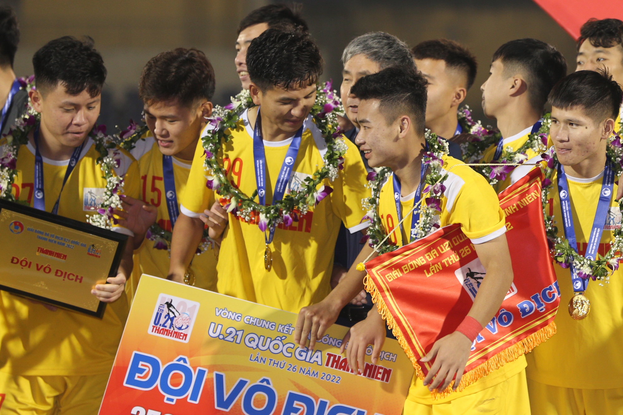 U21 Hà Nội vô địch U21 Quốc gia: Cảm xúc trái ngược giữa U21 Bình Dương và nhà vô địch - Ảnh 13.