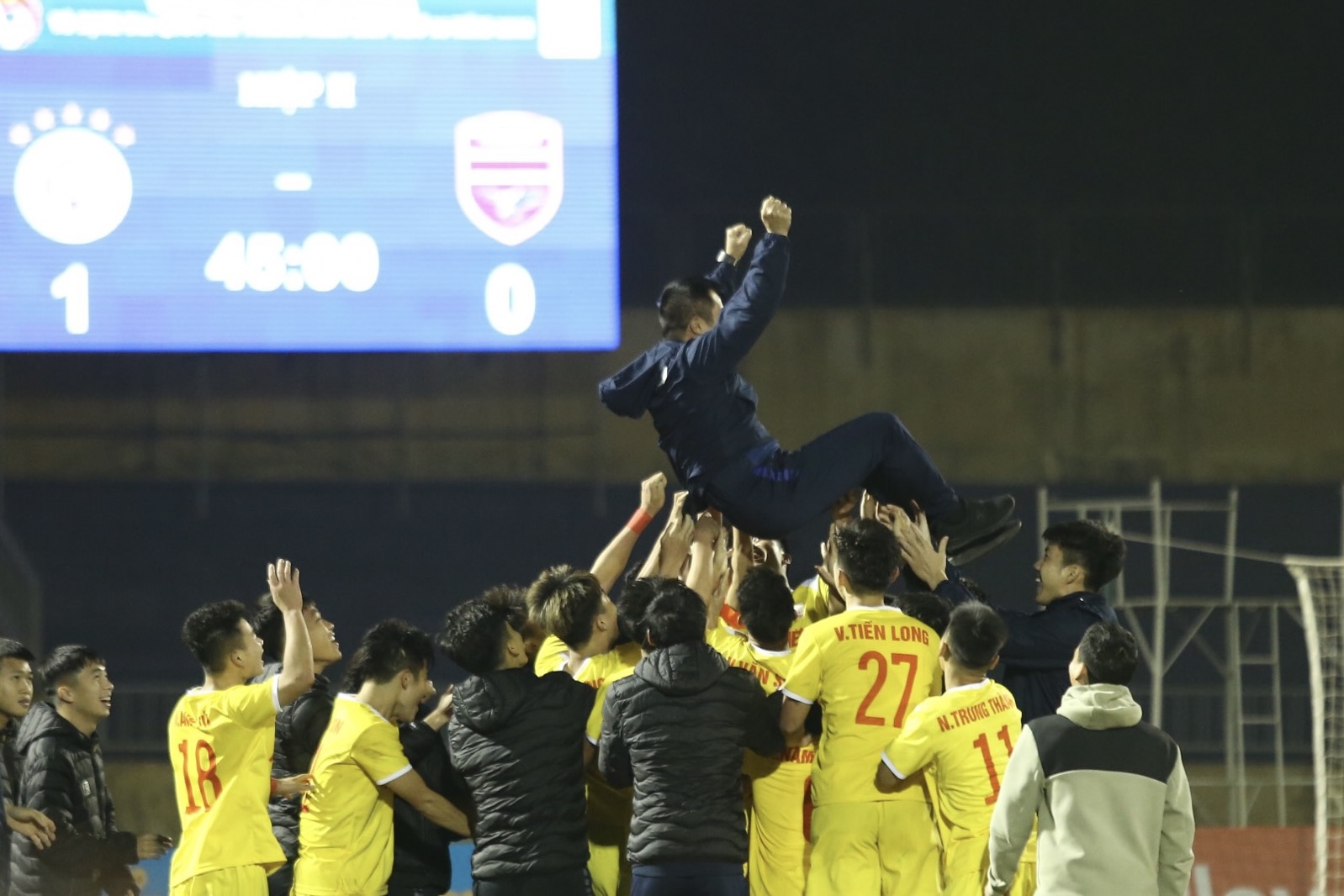 U21 Hà Nội vô địch U21 Quốc gia: Cảm xúc trái ngược giữa U21 Bình Dương và nhà vô địch - Ảnh 15.