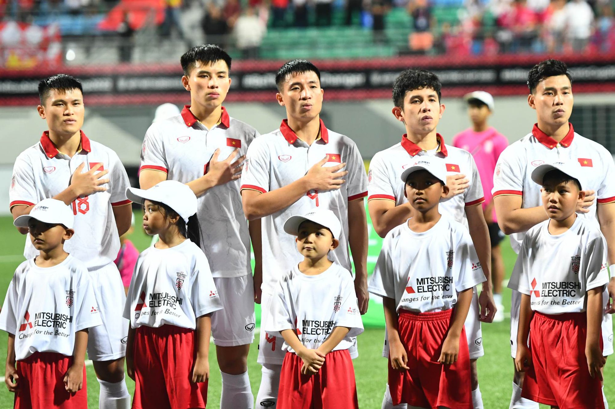 Thanh Bình được AFF công nhận năng nổ nhất trận Singapore 0-0 Việt Nam - Ảnh 1.