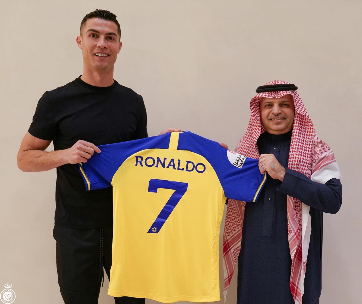 CHÍNH THỨC: Ronaldo gia nhập Al Nassr - Ảnh 1.