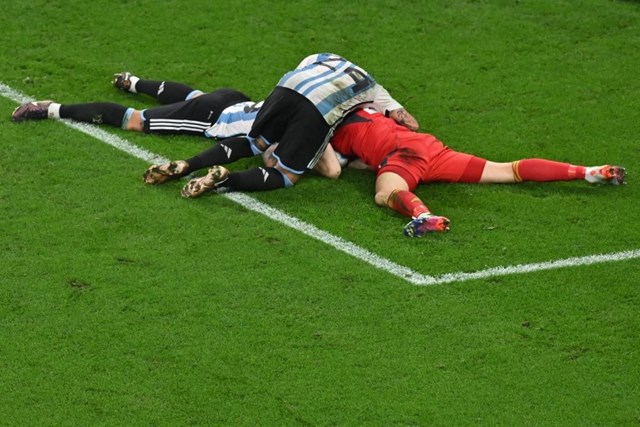 Argentina 'đau đầu' tìm người đá cặp cùng Messi - Ảnh 4.