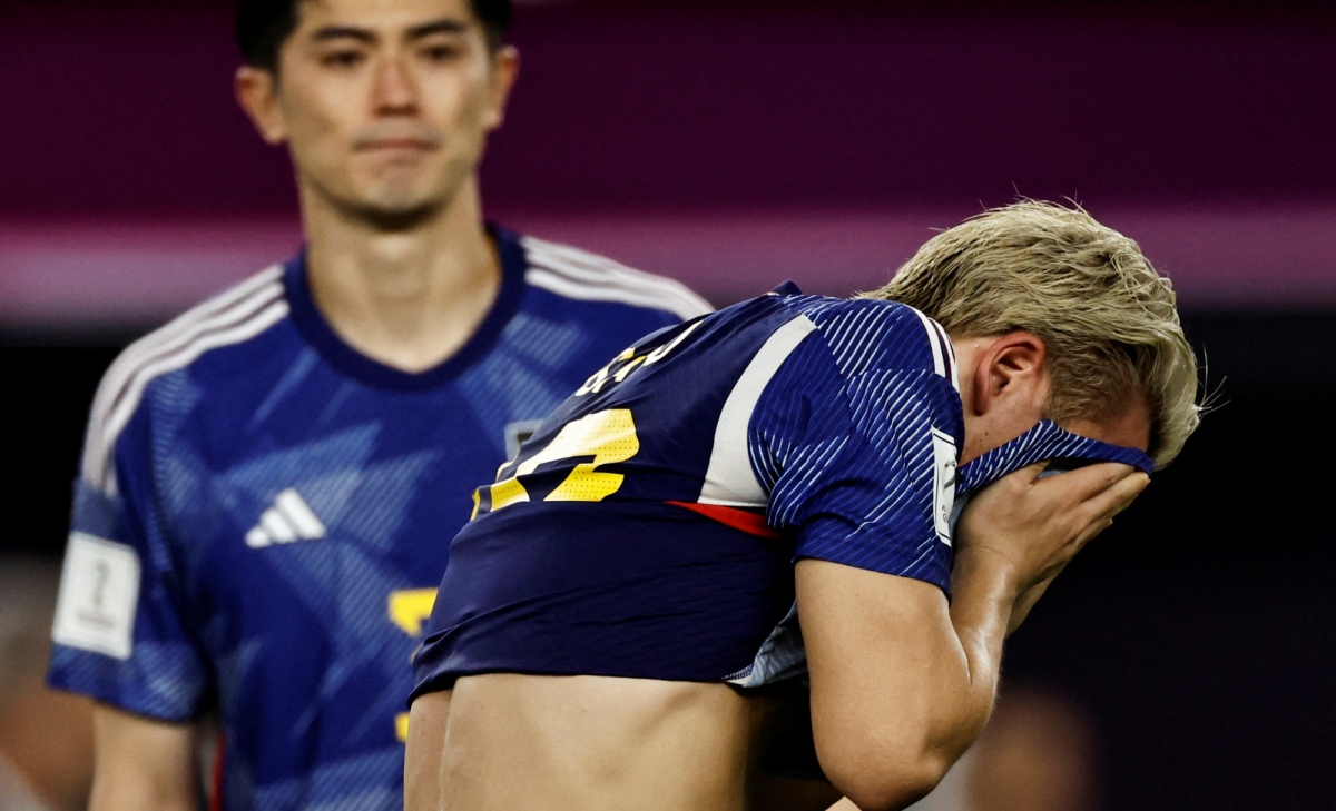 CĐV và cầu thủ Nhật Bản khóc như mưa sau trận thua Croatia - Ảnh 5.