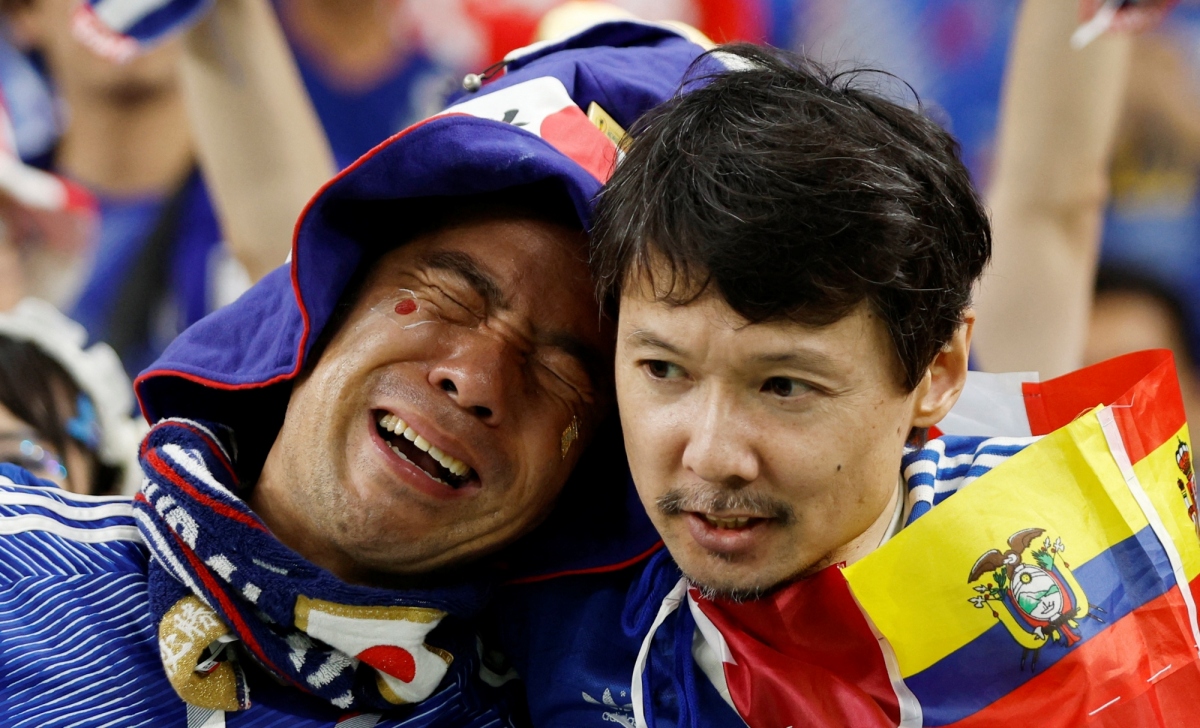 CĐV và cầu thủ Nhật Bản khóc như mưa sau trận thua Croatia - Ảnh 8.