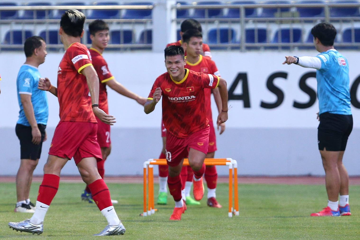 ĐT Việt Nam bắt đầu lắp ráp đội hình cho AFF Cup 2022 - Ảnh 6.