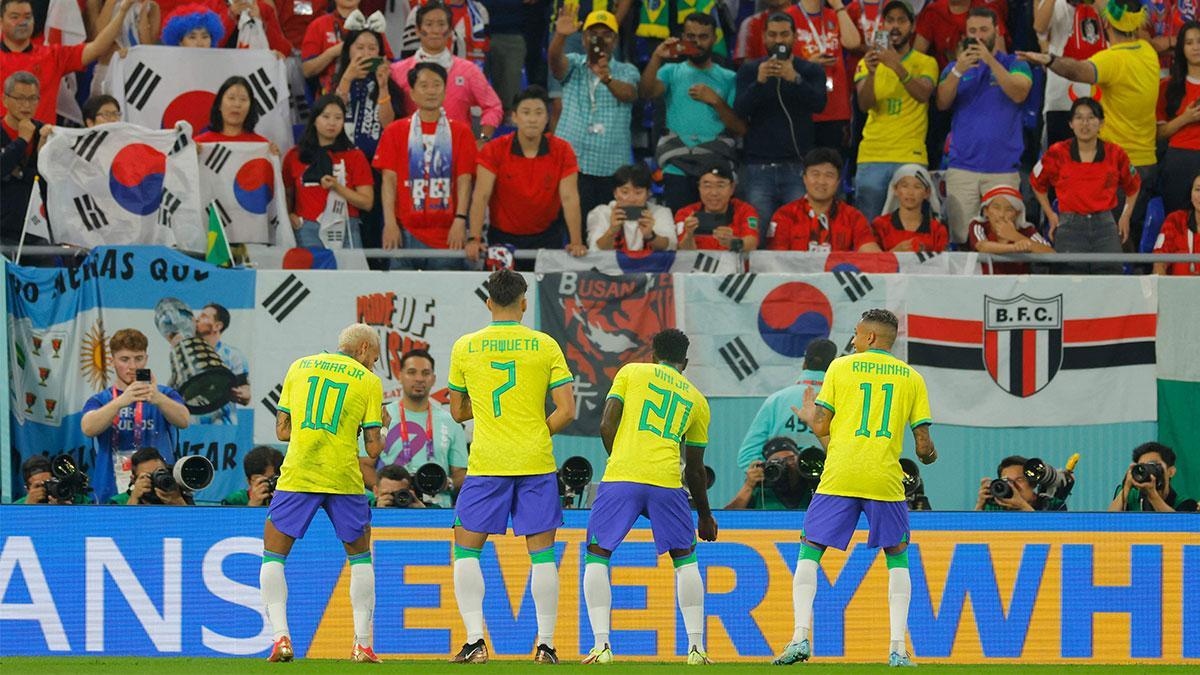 Màn nhảy múa ăn mừng của ĐT Brazil gây tranh cãi - Ảnh 8.