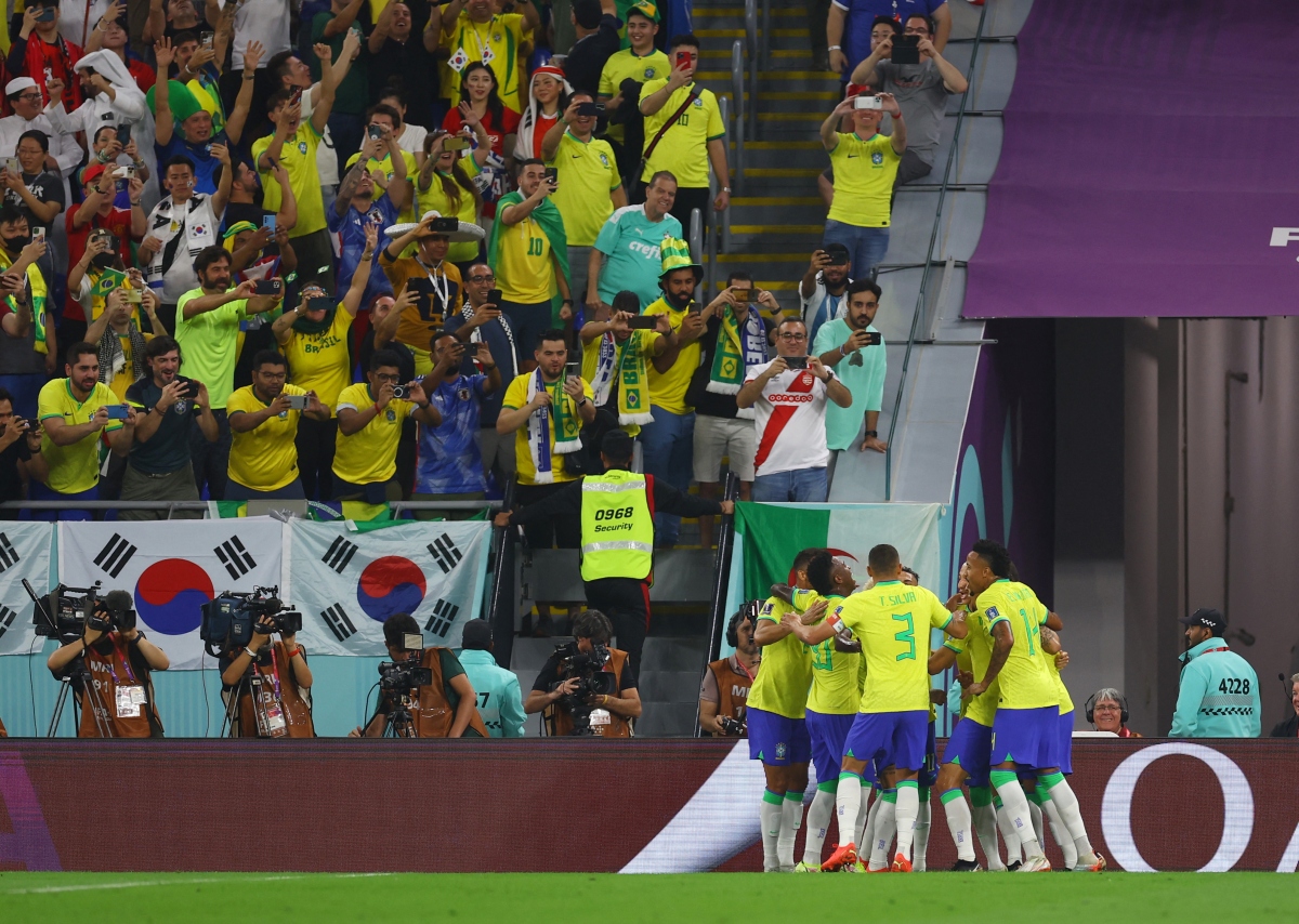 Màn nhảy múa ăn mừng của ĐT Brazil gây tranh cãi - Ảnh 5.