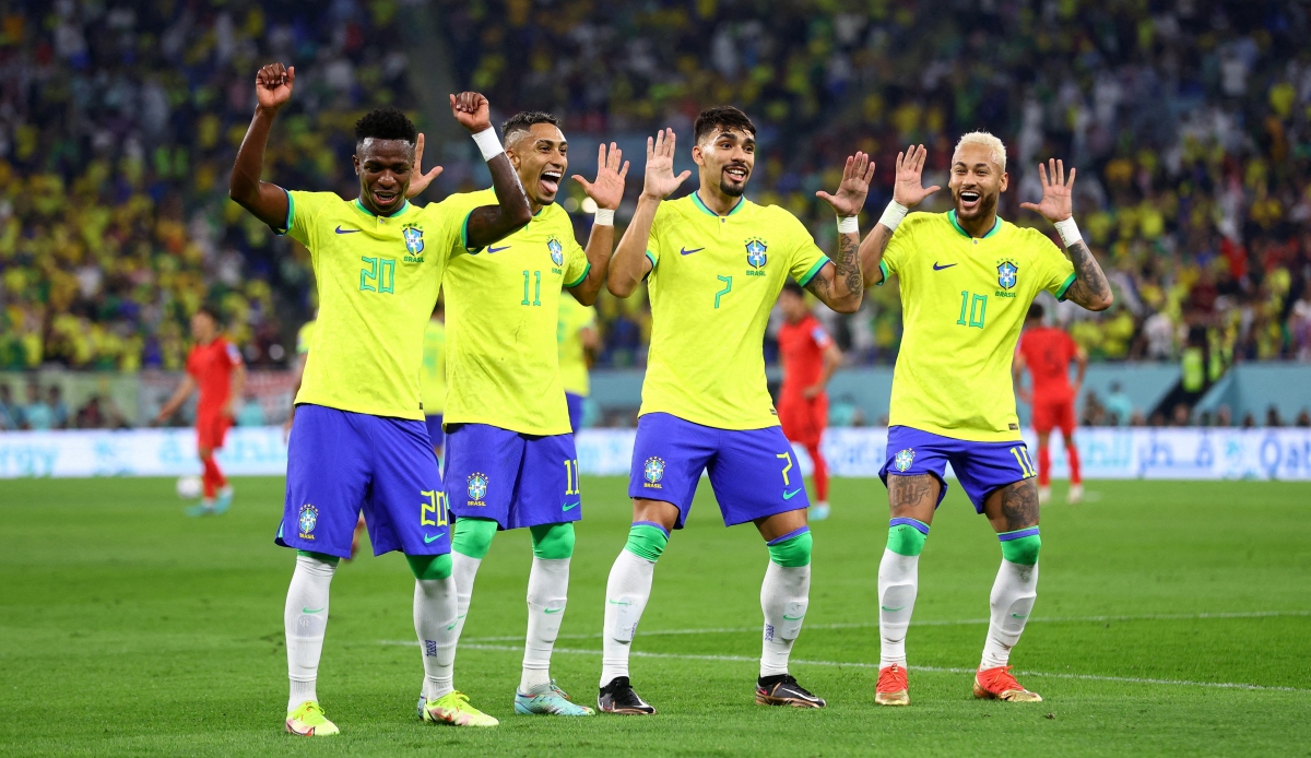 Màn nhảy múa ăn mừng của ĐT Brazil gây tranh cãi - Ảnh 3.