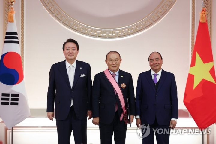 HLV Park Hang Seo nhận huân chương Heungin vì sự nghiệp ngoại giao Hàn Quốc - Ảnh 1.