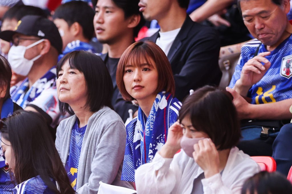 Bà xã người mẫu gửi lời động viên tiền vệ Shibasaki sau kỳ World Cup đáng nhớ - Ảnh 1.