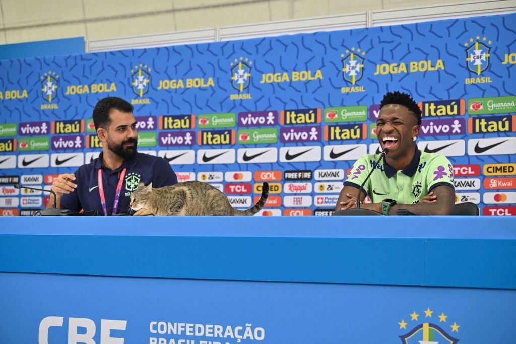 Nhân vật đặc biệt xuất hiện trong buổi họp báo của sao Brazil tại World Cup 2022 - Ảnh 1.