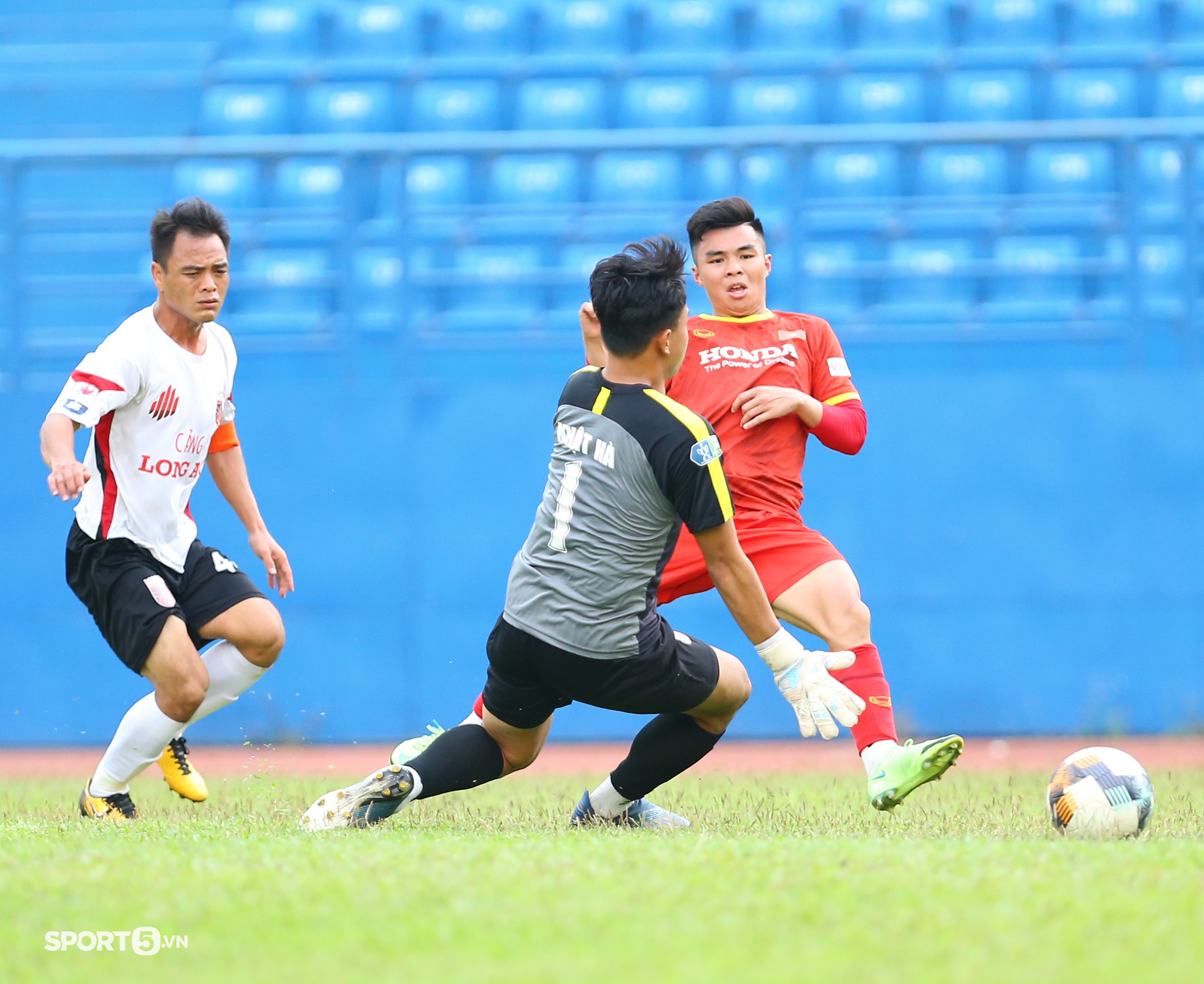 Sao trẻ HAGL toả sáng giúp U23 Việt Nam thắng 4-1 Long An - Ảnh 4.