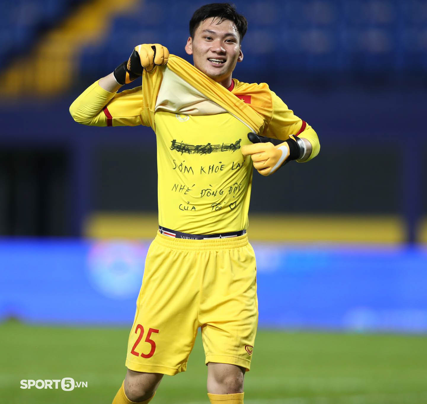 U23 Việt Nam ghi siêu phẩm vào lưới Thái Lan, thủ môn cởi áo ăn mừng với thông điệp ý nghĩa - Ảnh 5.