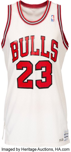 8 chiếc áo đấu NBA có chữ ký đắt đỏ nhất mọi thời đại, kinh điển là đồng phục tân binh của Kobe Bryant  - Ảnh 3.