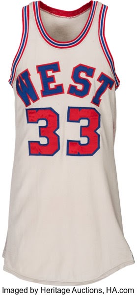 8 chiếc áo đấu NBA có chữ ký đắt đỏ nhất mọi thời đại, kinh điển là đồng phục tân binh của Kobe Bryant  - Ảnh 8.