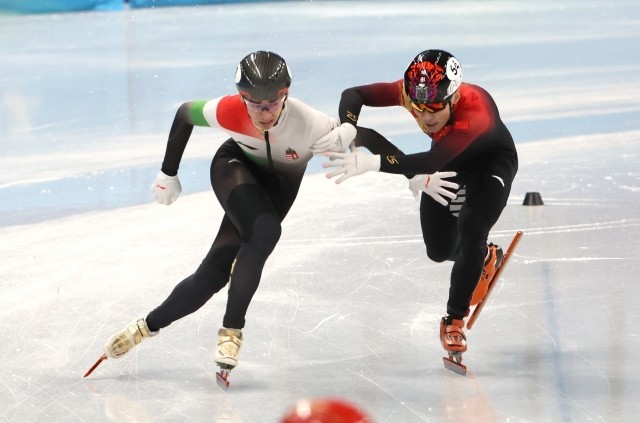 Tranh cãi cực căng tại Olympic Bắc Kinh: VĐV Hàn Quốc về nhất nhưng vẫn bị loại, tay đua chủ nhà bị tố đẩy đối thủ để giành HCV - Ảnh 4.