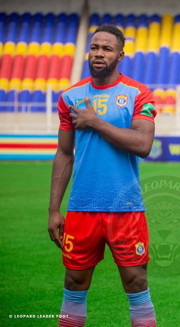 Tuyển thủ CHDC Congo bị fan phá nhà vì lập &quot;cú đúp&quot; sai lầm, &quot;biếu&quot; vé dự World Cup cho Morocco - Ảnh 2.