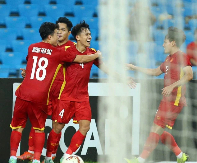 HLV Park Hang-seo triệu tập bổ sung tiền vệ Trần Bảo Toàn lên U23 Việt Nam - Ảnh 1.