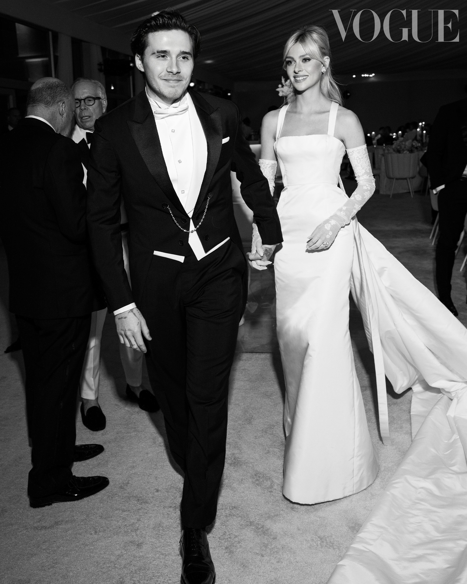 Ngất lịm trước váy cưới của con dâu tỷ phú nhà Beckham, lễ phục của chú rể cũng có điểm đặc biệt ít ai ngờ - Ảnh 5.
