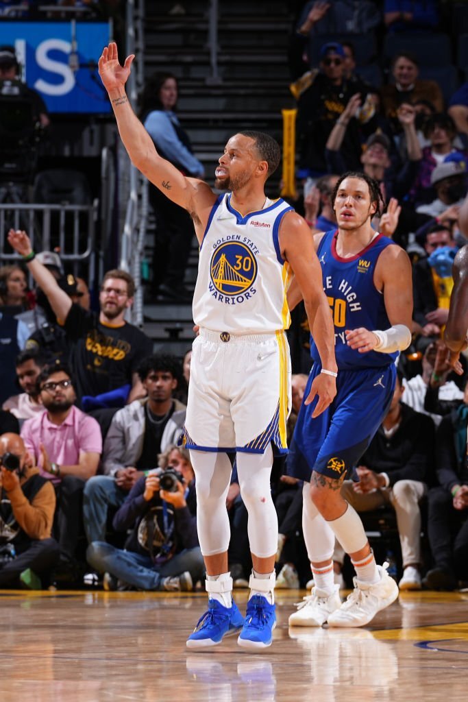 Stephen Curry rực cháy giúp Golden State Warriors “thiêu rụi” Denver Nuggets - Ảnh 1.