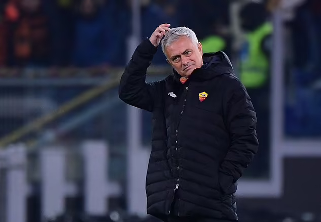 Mourinho và 3 lần mắng chửi phóng viên sau 8 tháng ở AS Roma - Ảnh 1.