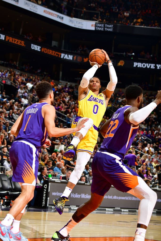 Los Angeles Lakers chính thức nói lời chia tay với Playoffs sau thất bại trước Phoenix Suns - Ảnh 2.