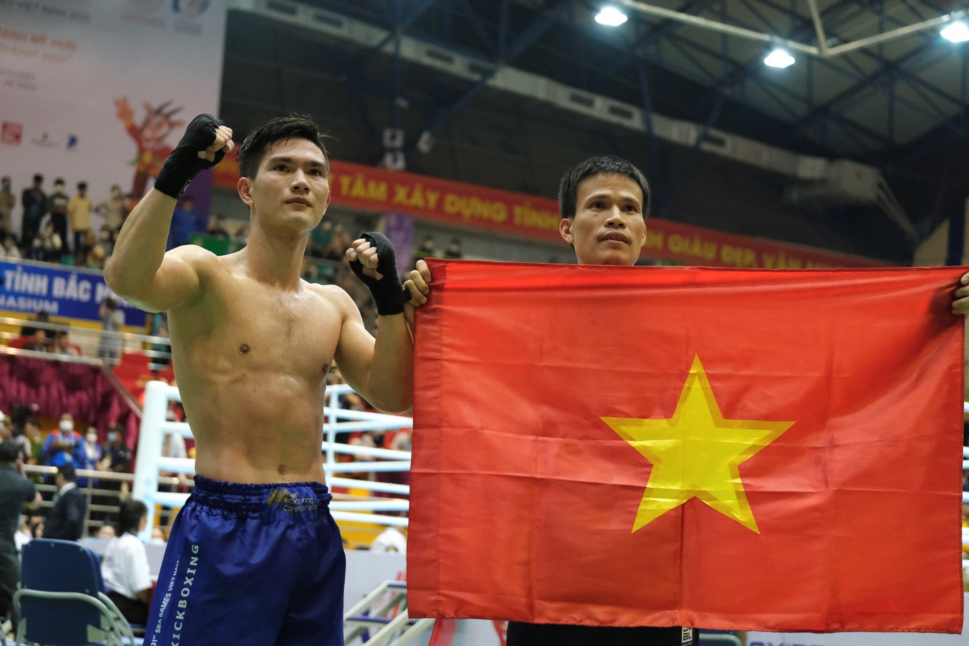 Chung kết hạng cân 60kg low kick SEA Games 31 đã được xác định, Nguyễn Quang Huy sẽ gặp đối thủ Thái Lan Valsirpattana Chaikampanart để quyết định tấm HCV
