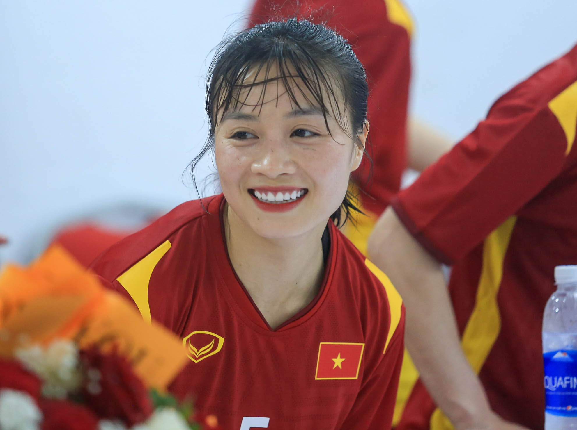 Những khoảnh khắc xúc động phía sau tinh thần thi đấu quật cường của đội tuyển nữ Việt Nam - Ảnh 10.