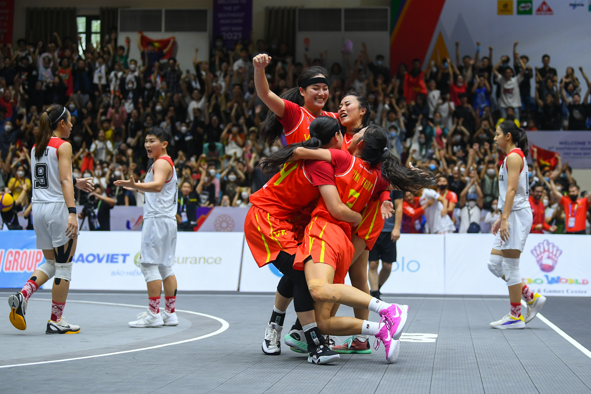 Bóng rổ Việt Nam tạo nên lịch sử với 2 tấm huy chương bạc tại SEA Games 31 - Ảnh 9.