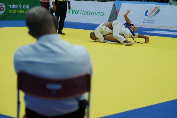 Võ sĩ Indonesia rời sàn bằng cáng tại bán kết Jiu Jitsu SEA Games 31 - Ảnh 6.