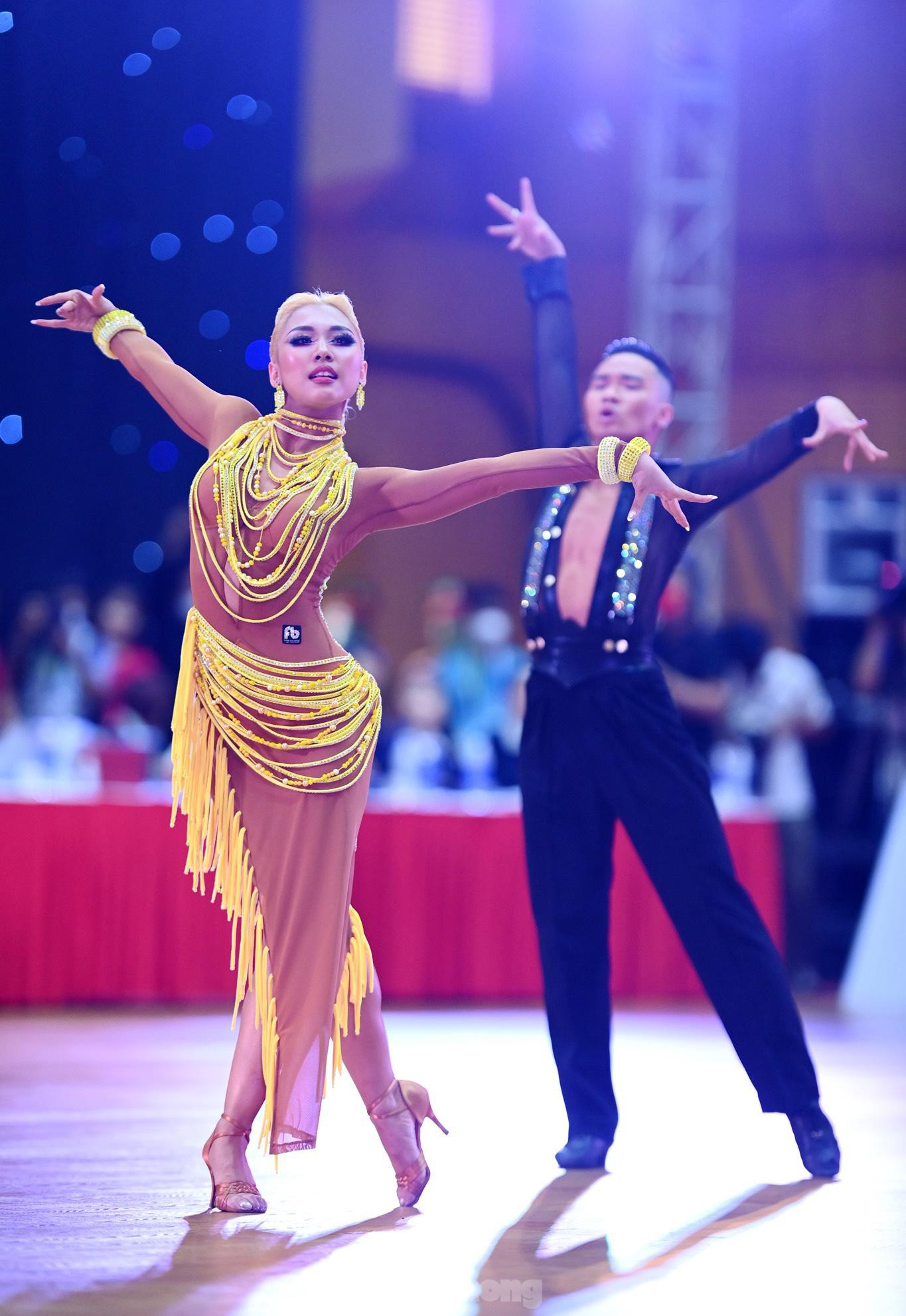 Ngắm vũ điệu mê hồn giúp Dancesport Việt Nam giành 5 HCV SEA Games 31 - Ảnh 4.