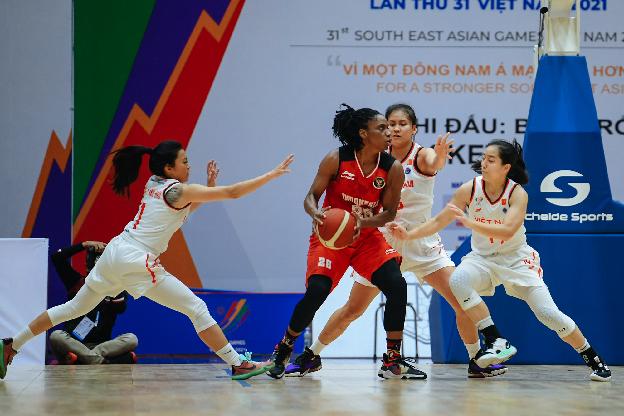Tuyển nữ bóng rổ Việt Nam thua trước Indonesia nhưng thắng trong lòng người hâm mộ - Ảnh 1.