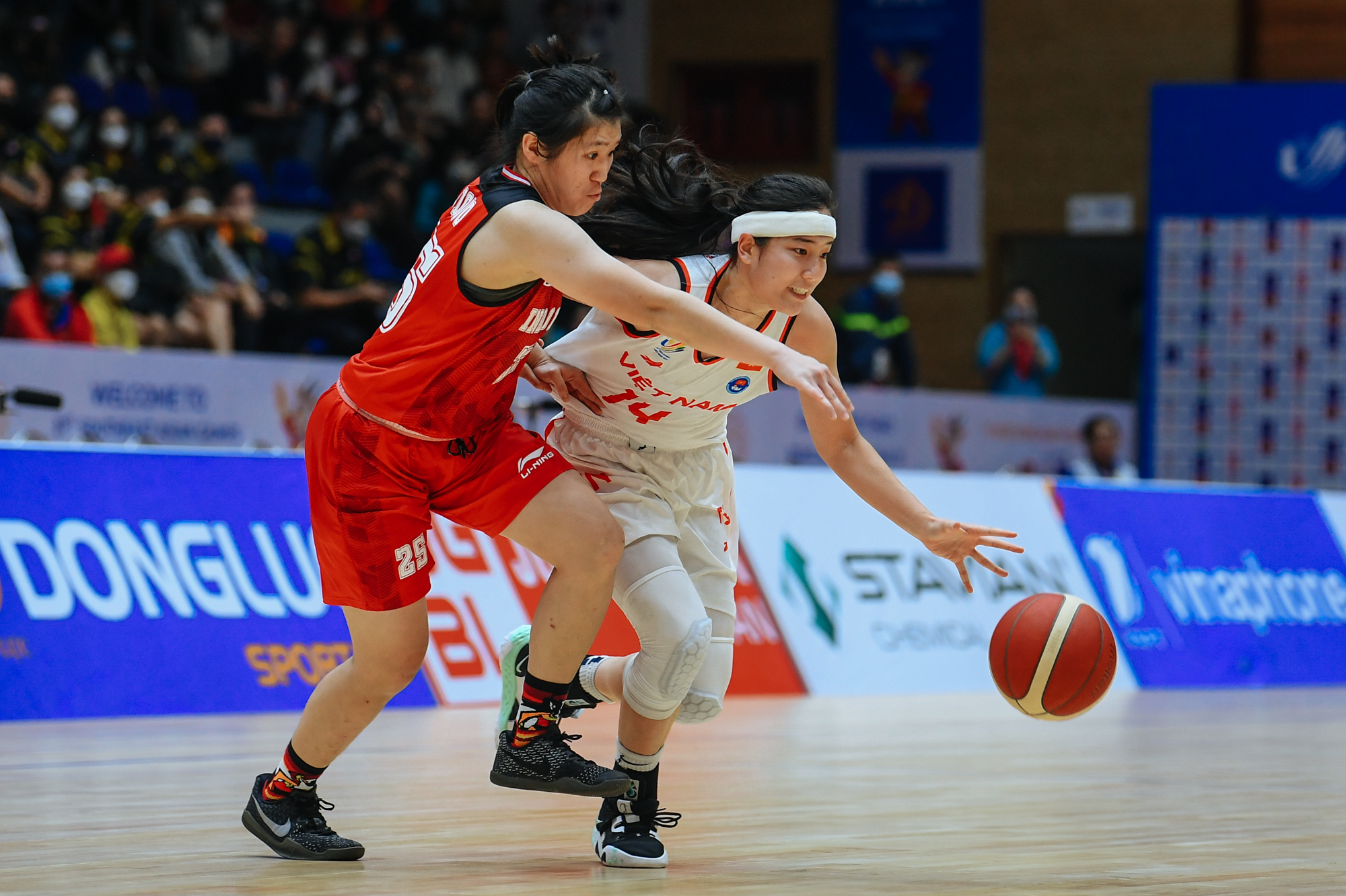 Tuyển nữ bóng rổ Việt Nam thua trước Indonesia nhưng thắng trong lòng người hâm mộ - Ảnh 8.