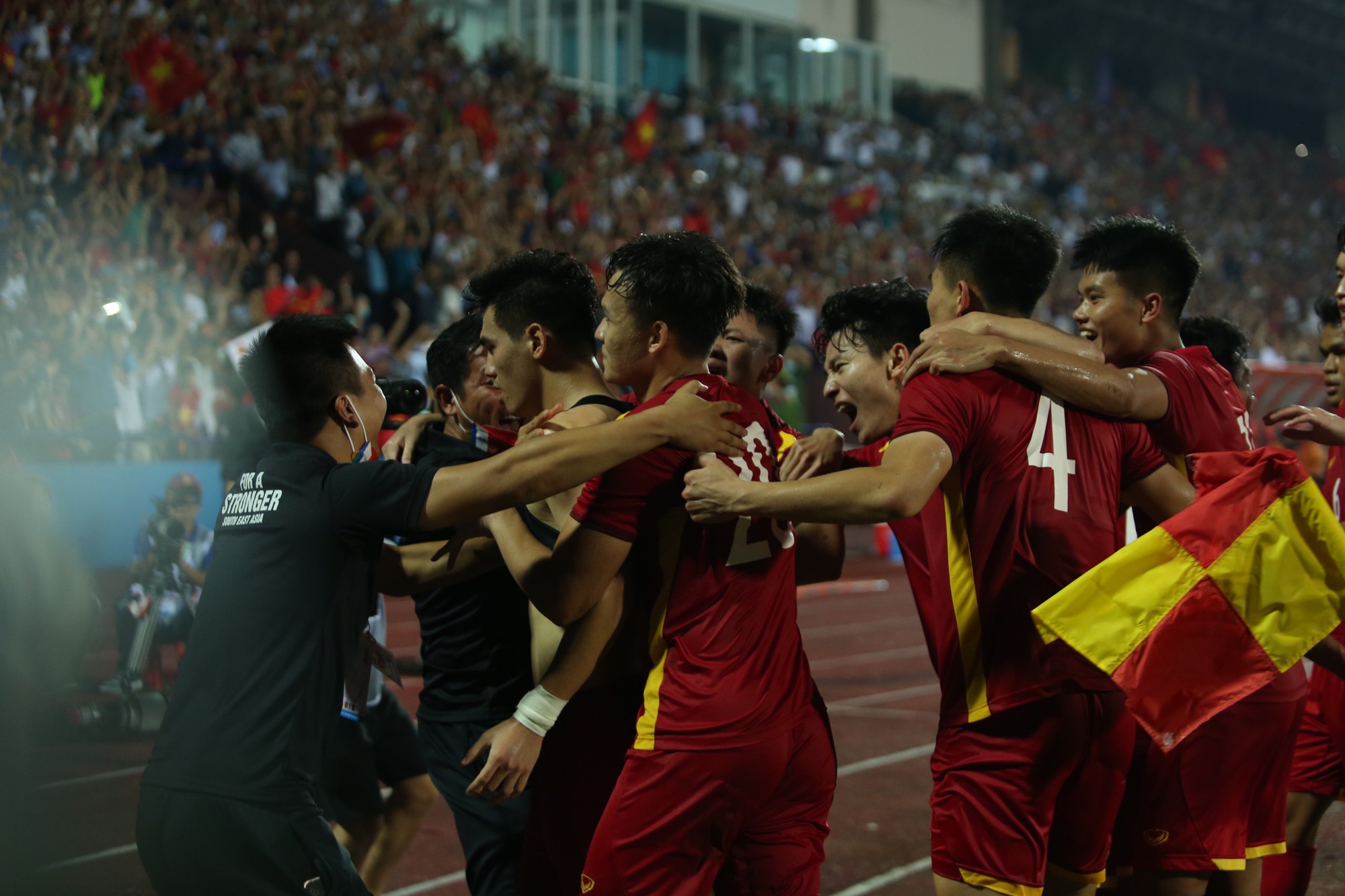 Chùm ảnh: Tiến Linh ghi bàn quý giá giúp U23 Việt Nam giành vé vào chung kết SEA Games 31 - Ảnh 3.