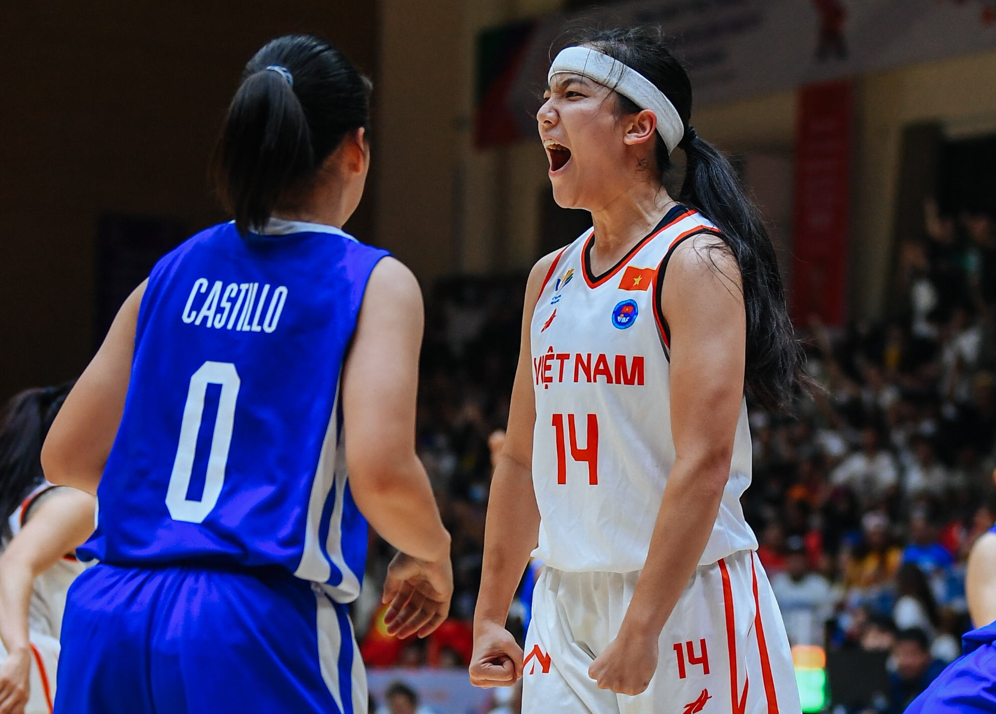 Khoảnh khắc thi đấu đầy máu lửa nhưng không kém phần xinh đẹp của Trương Thảo Vy trong trận thua tuyển bóng rổ nữ Philippines - Ảnh 5.