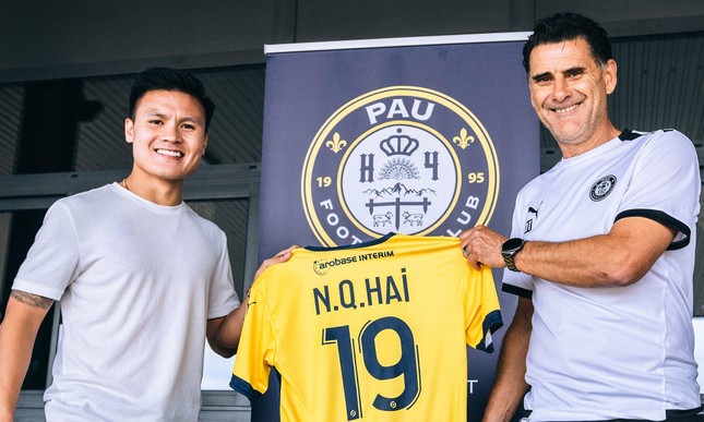 HLV Pau FC khen Quang Hải cần mẫn - Ảnh 1.