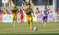 HLV Pau FC khen Quang Hải cần mẫn - Ảnh 3.