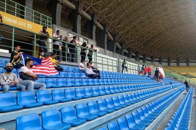 Báo Indonesia hả hê với U19 Việt Nam: Sân không người vẫn thấy áp lực! - Ảnh 2.