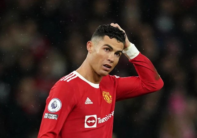 Ronaldo muối mặt vì bị các CLB lớn từ chối - Ảnh 1.