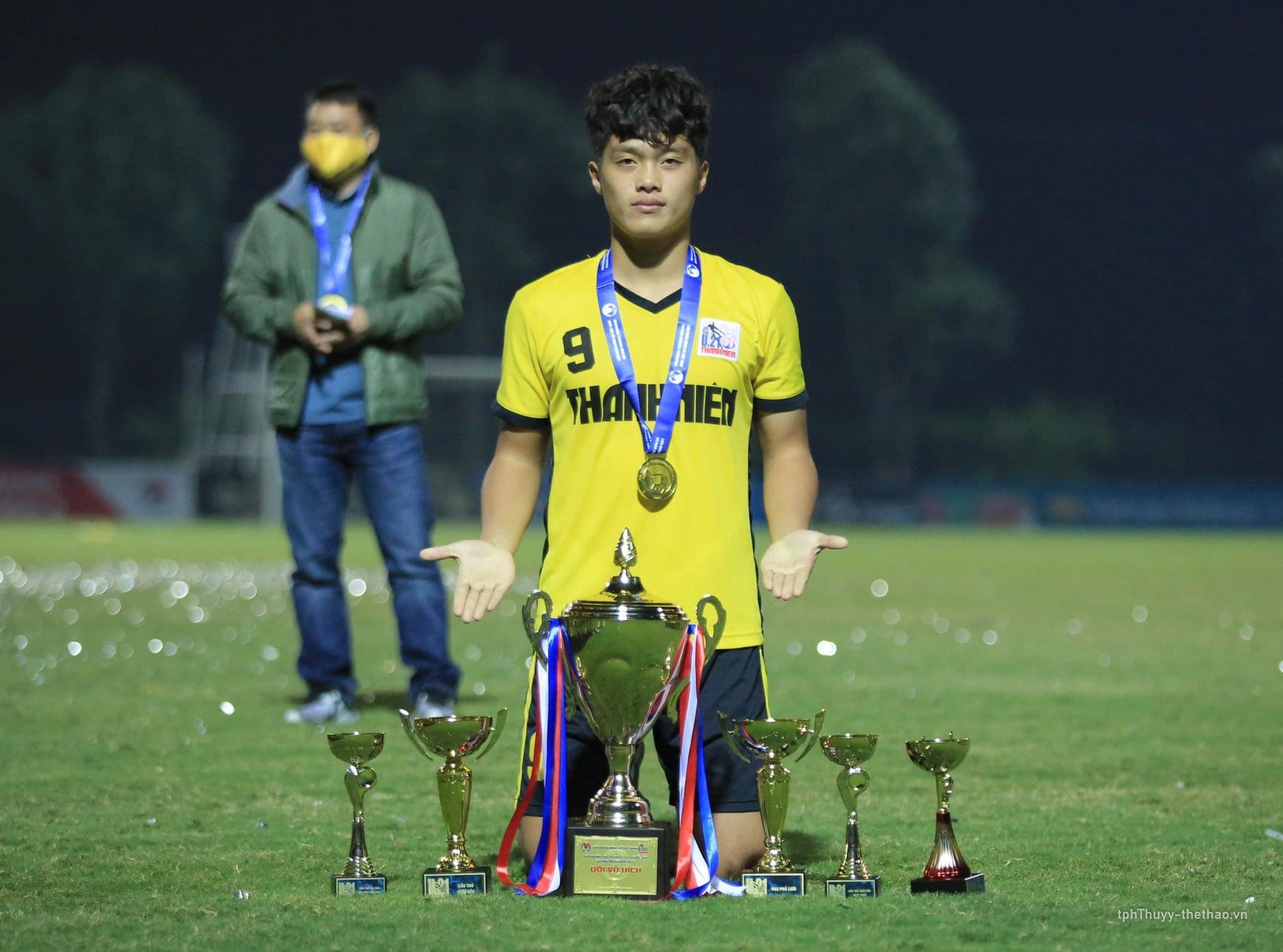 Quốc Việt là vua phá lưới U19 Đông Nam Á: Xứng danh siêu nhân giải trẻ! - Ảnh 3.