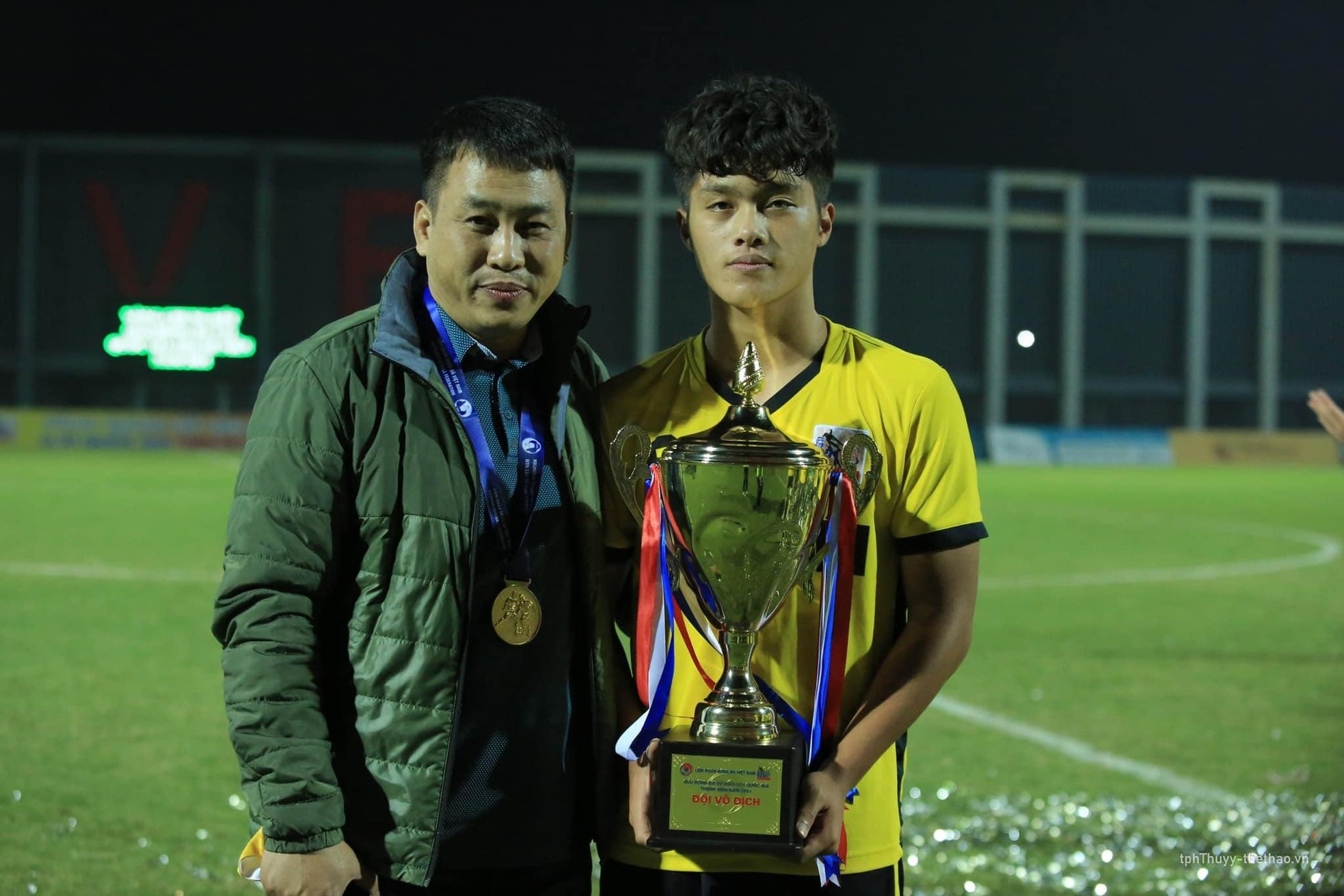 Quốc Việt là vua phá lưới U19 Đông Nam Á: Xứng danh siêu nhân giải trẻ! - Ảnh 1.