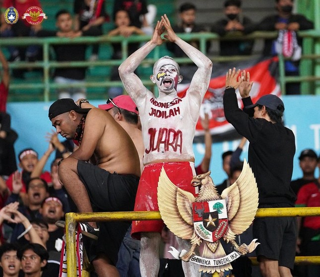 CĐV của U19 Indonesia lại quậy phá, BTC giải kêu gọi ‘cổ vũ văn minh’ - Ảnh 2.