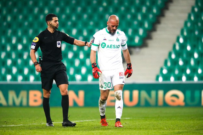 Trọng tài trẻ măng bắt chính trận Le Havre vs Pau FC - Ảnh 1.
