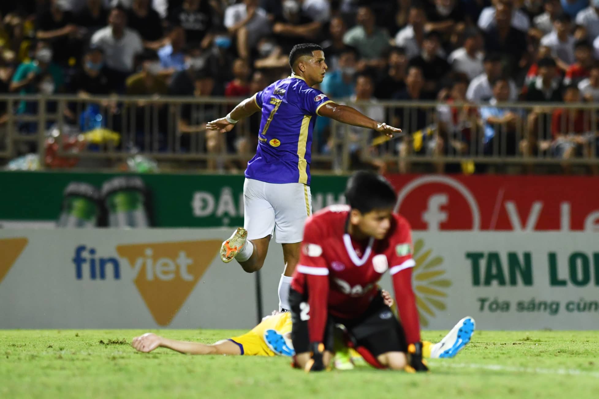 HLV Huy Hoàng: 'Đội nào đá với Hà Nội FC cũng nỗ lực hơn bình thường' - Ảnh 2.