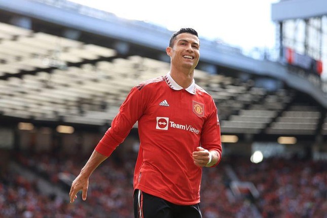 Ronaldo bắn tín hiệu cho thấy đã ‘ngoan ngoãn’ ở lại MU - Ảnh 1.