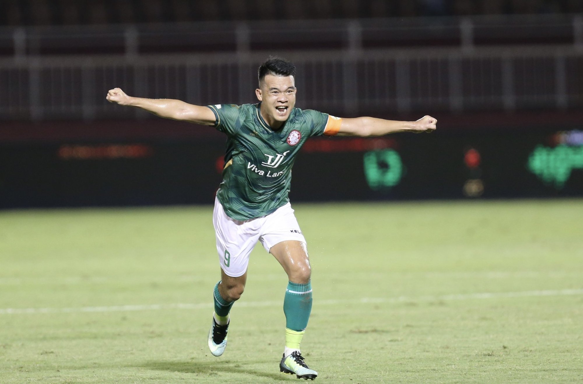 CLB Hà Nội giành 'hat-trick' giải thưởng tháng 8 V.League 2022 - Ảnh 2.