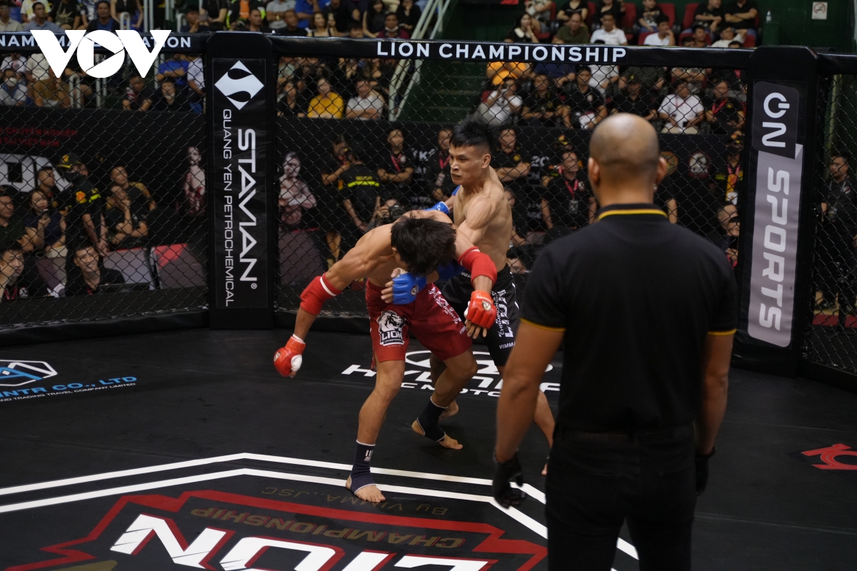 Nguyễn Trần Duy Nhất lật kèo ngoạn mục ở tứ kết MMA LION Championship - Ảnh 2.