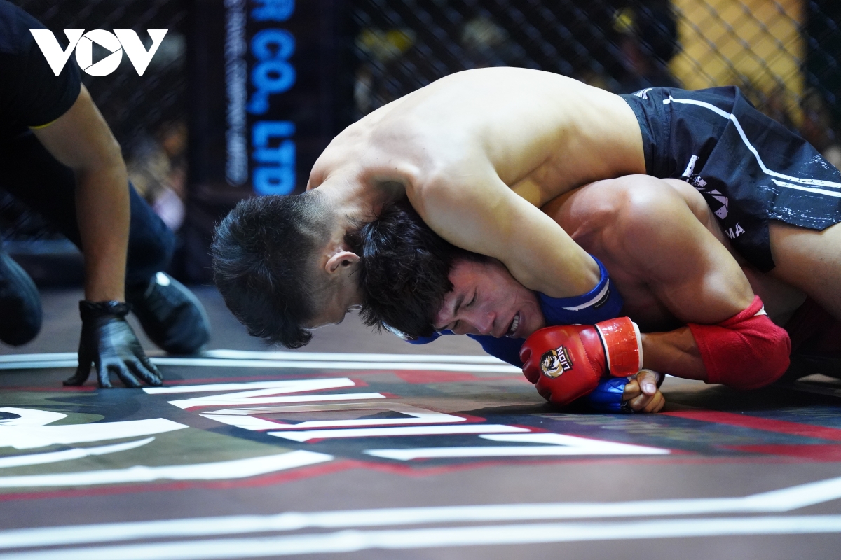 Nguyễn Trần Duy Nhất lật kèo ngoạn mục ở tứ kết MMA LION Championship - Ảnh 4.