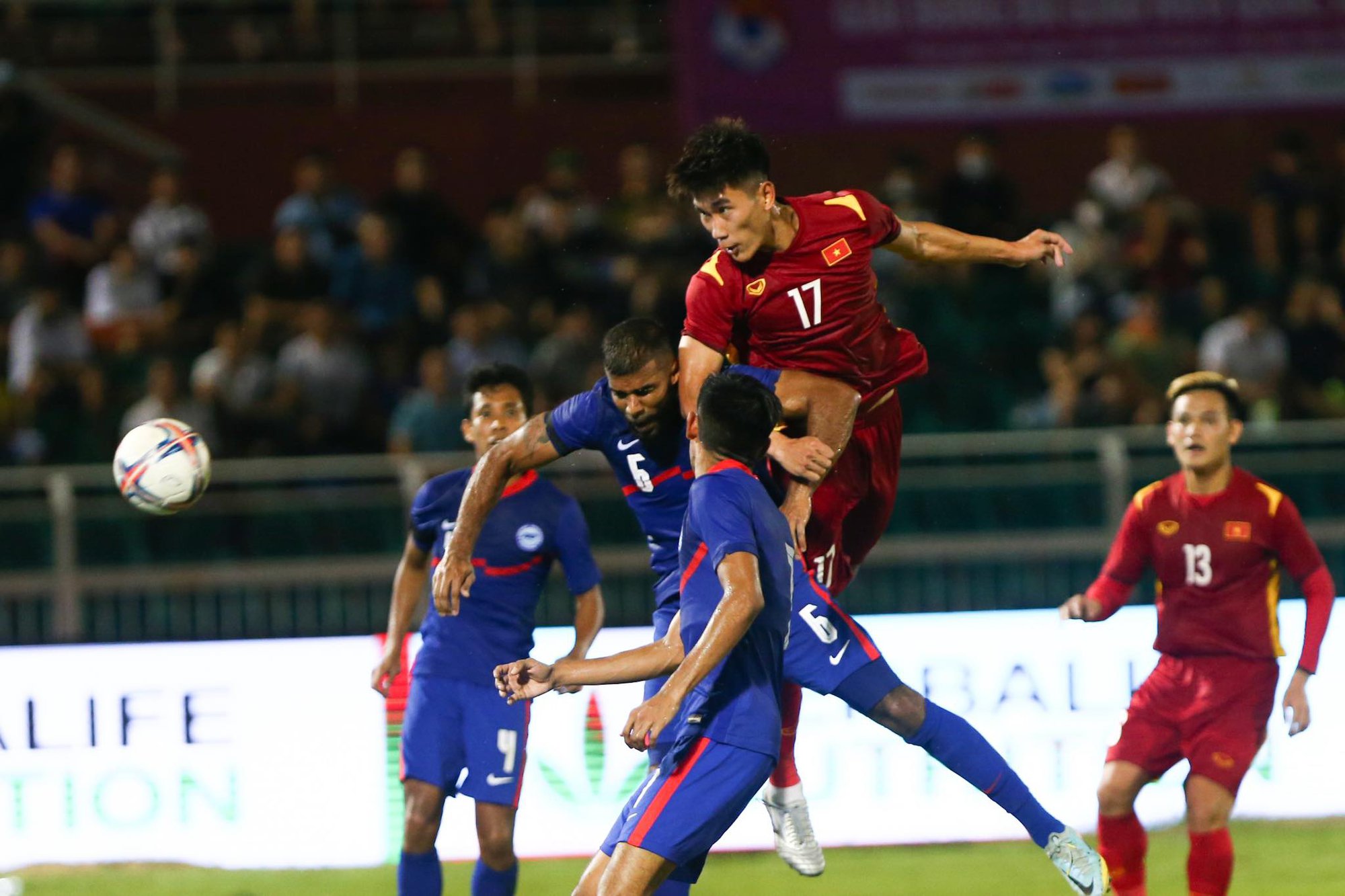 Cầu thủ trẻ liên tiếp lập công, đội tuyển Việt Nam giành chiến thắng 4-0 Singapore trận ra quân - Ảnh 9.