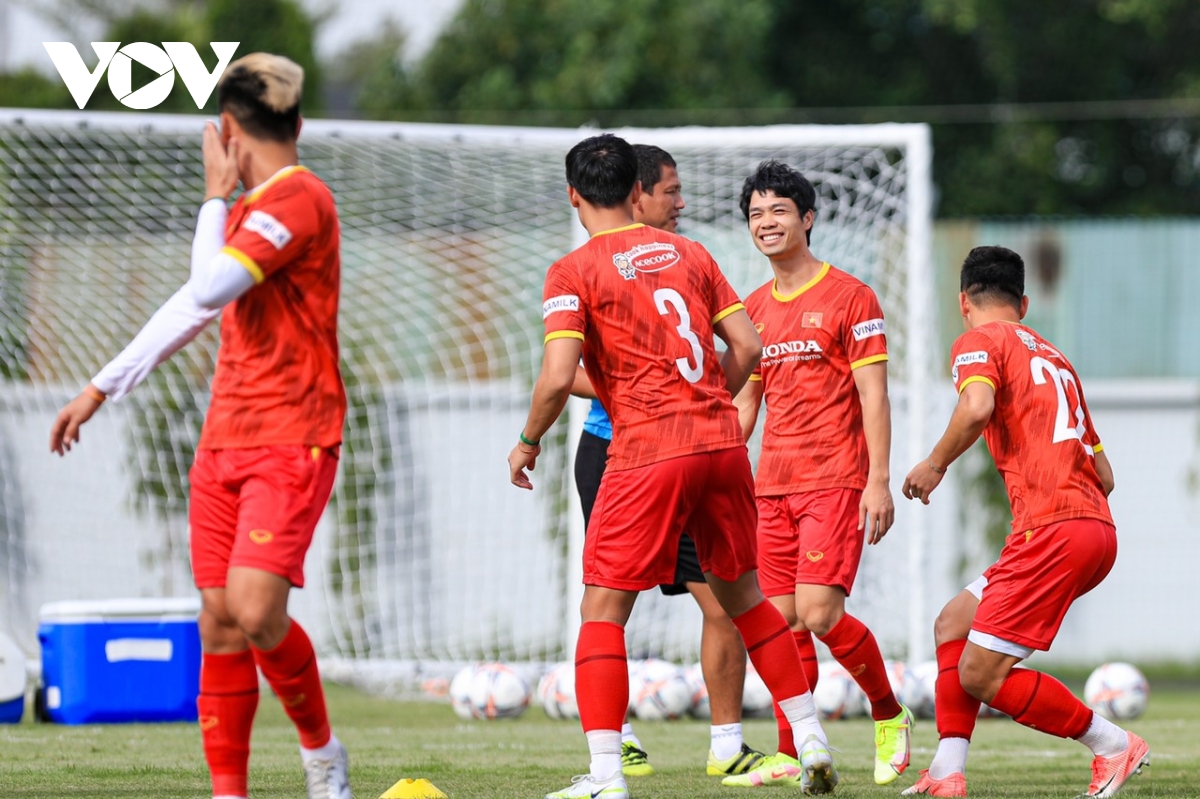 HLV Park Hang-seo “gây sốt cộng đồng mạng” trước trận đấu với ĐT Singapore - Ảnh 5.