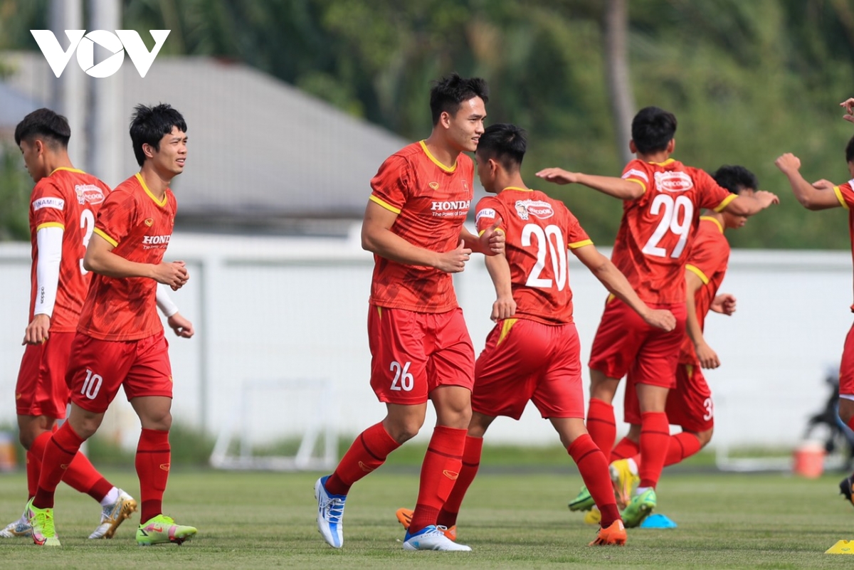 HLV Park Hang-seo “gây sốt cộng đồng mạng” trước trận đấu với ĐT Singapore - Ảnh 4.